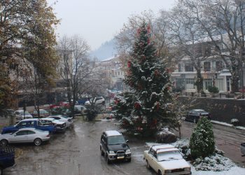 «Εξαφανίσθηκε» στην πόλη και μικρή ποσότητα χιονιού στα ορεινά των Τρικάλων