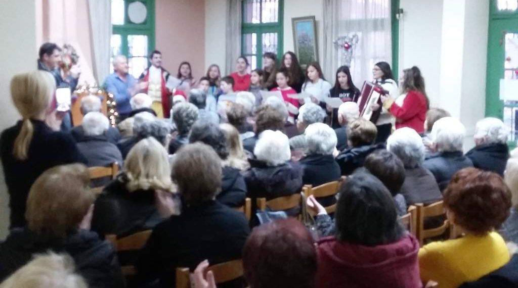 Χριστούγεννα με τους ηλικιωμένους του Γ΄ ΚΑΠΗ Τρικάλων