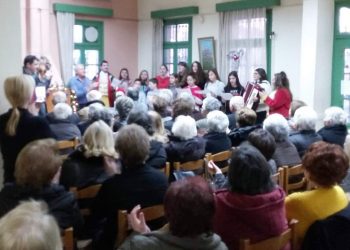 Χριστούγεννα με τους ηλικιωμένους του Γ΄ ΚΑΠΗ Τρικάλων