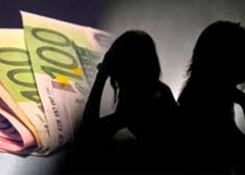 Σύλληψη για 44χρονη «τσατσά» που έβγαζε στο «κλαρί» 27χρονη