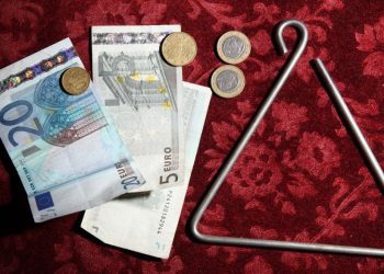 Χειροπέδες σε ΡΟΜΑ για την ληστεία παιδιών με λεία τις εισπράξεις από τα κάλαντα