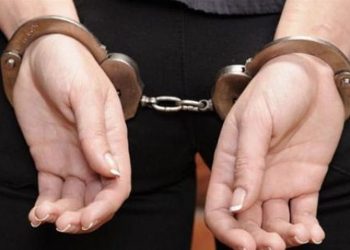 Χειροπέδες σε 36χρονη