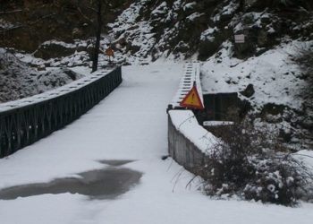 Μόνο με αντιολισθητικές αλυσίδες η κίνηση στην Οδό Καλαμπάκας-Ασπροποτάμου
