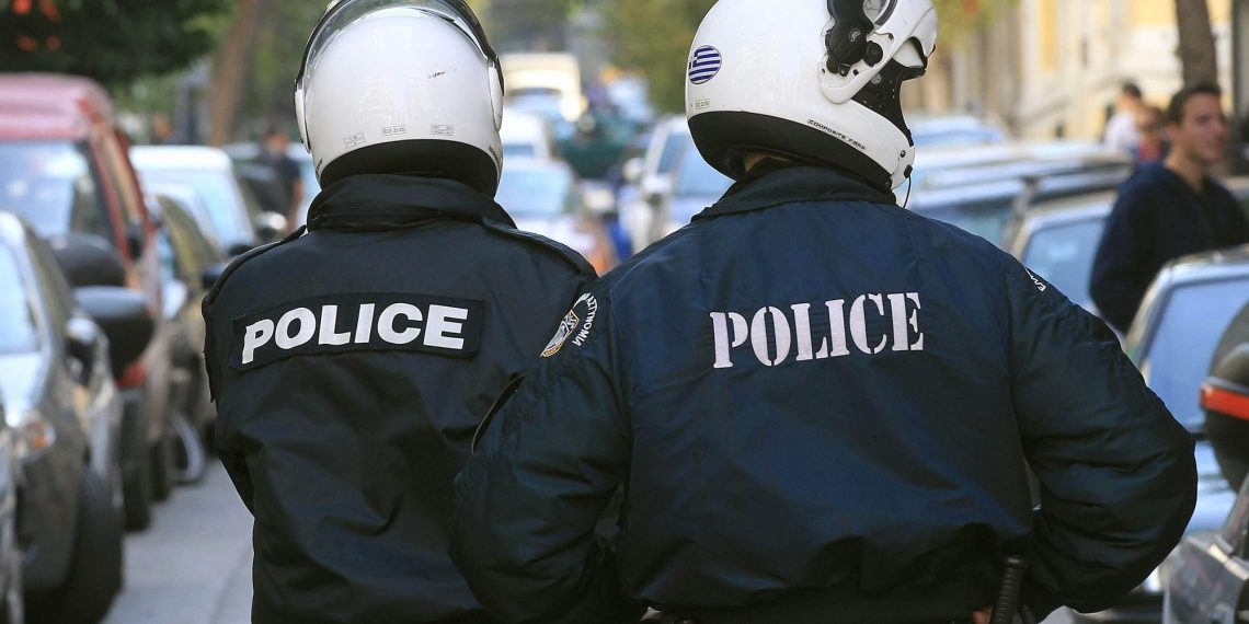 «Ντου» σε οικίες και επιχείρηση 23χρονου