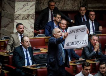 Με 153 «Ναι» ψηφίστηκε η επικύρωση της «Συμφωνίας των Πρεσπών»