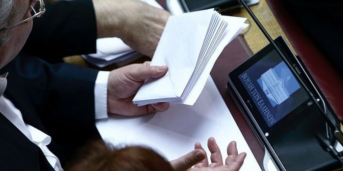 Προκλήθηκε «γαλάζιος» συναγερμός από … ασχετοσύνη Βουλευτών