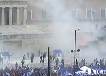 Η λαοθάλασσα… πνίγηκε στα χημικά