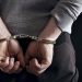Χειροπέδες για παραβίαση περιορισμών διαμονής