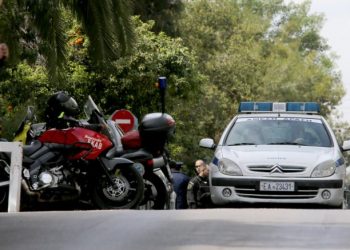 Πέταξε το χασίς αλλά δεν ξέφυγε στο …κυνηγητό