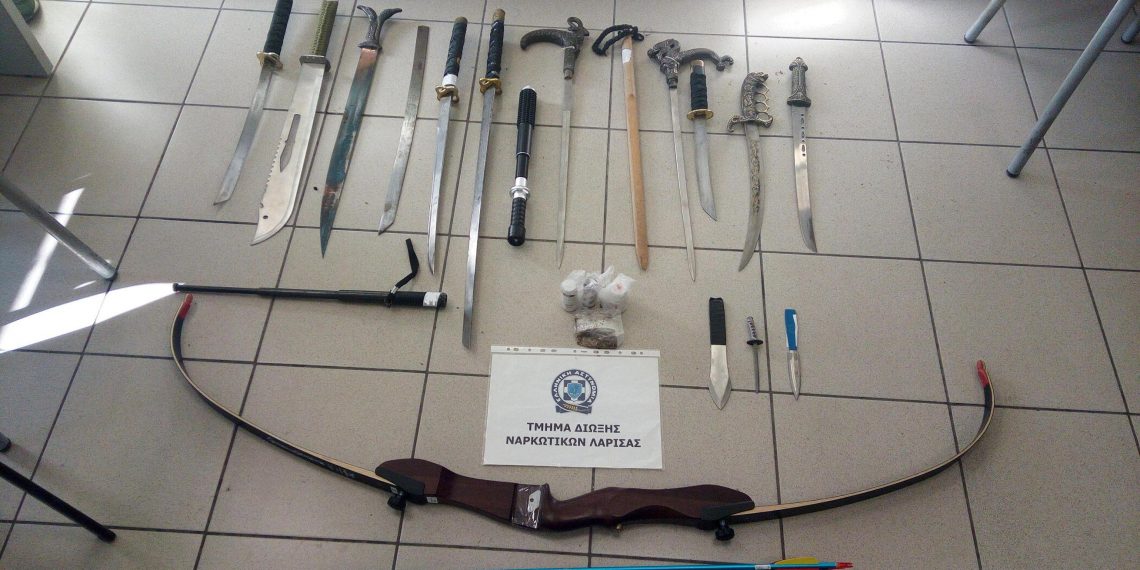 Συλλήψεις για ναρκωτικά, όπλα και …ντόπες