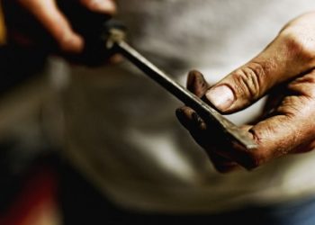Έμεινε με το …κατσαβίδι στα χέρια
