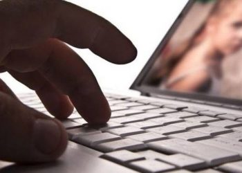 Χειροπέδες και σε Θεσσαλό για πορνογραφία ανηλίκων μέσω διαδικτύου