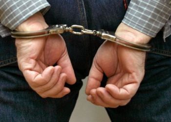 Χειροπέδες σε 53χρονο φυγόποινο