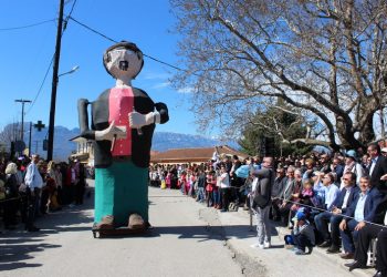 Με 16 άρματα και πλήθος κόσμου το Καρναβάλι των Γόμφων