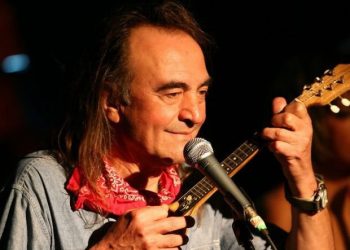 Κανείς εδώ δεν τραγουδά…