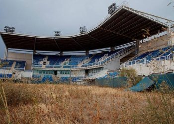 Απέναντι σε …βουλωμένα αυτιά