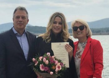 Μέσα σε λίγες ώρες …δύο πτυχία