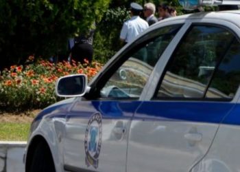 Έφοδος Αστυνομικών και χειροπέδες σε 53χρονο και 33χρονη