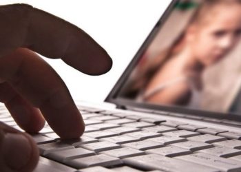Χειροπέδες σε 20χρονο Αλβανό για πορνογραφία ανηλίκων