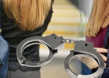Νεαρές …ξαλάφρωναν ηλικιωμένους
