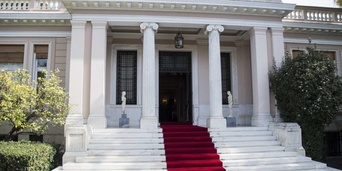 «Φωτιά» στο … «Μαξίμου»