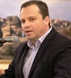 Παροχές ως «Κολυμβήθρα του Σιλωάμ» για τον Πρωθυπουργό;