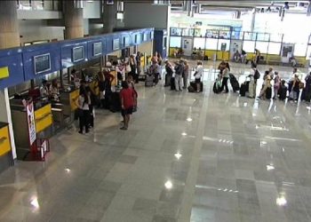 Χειροπέδες πριν …απογειωθούν