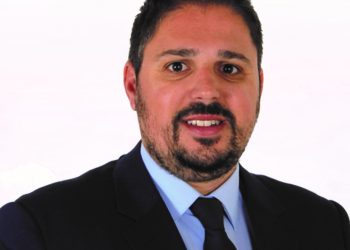 Ετοιμάζεται για …τρίποντα