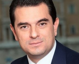 Στα Τρίκαλα για …ευχές ο Κώστας Σκρέκας