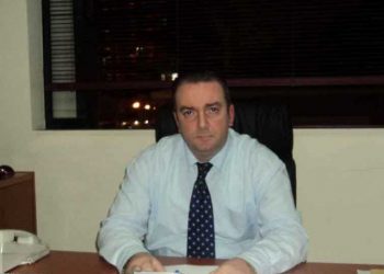 Με την βοήθεια του …Απόστολου χαμογελά ηλικιωμένη Τρικαλινή