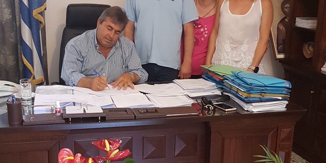 «Έπεσαν» οι υπογραφές για κατασκευή χώρου στάθμευσης στα Στουρναραίϊκα