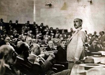 Όταν στην Βουλή πετούσαν …καρέκλες
