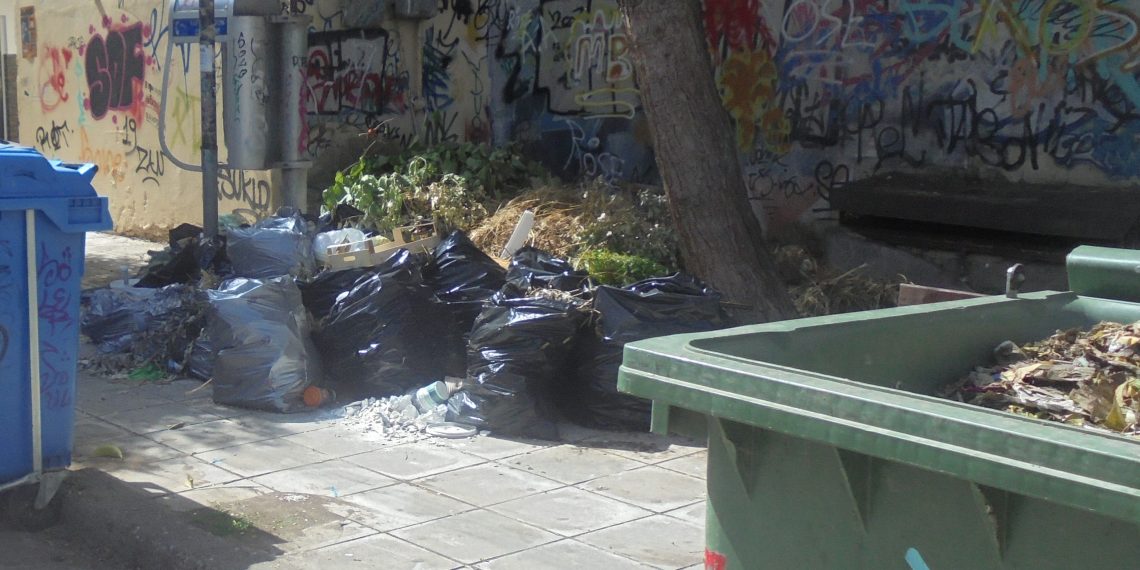 Στα Τρίκαλα όπου κλείνει ένα σχολείο ανοίγει μια …χωματερή