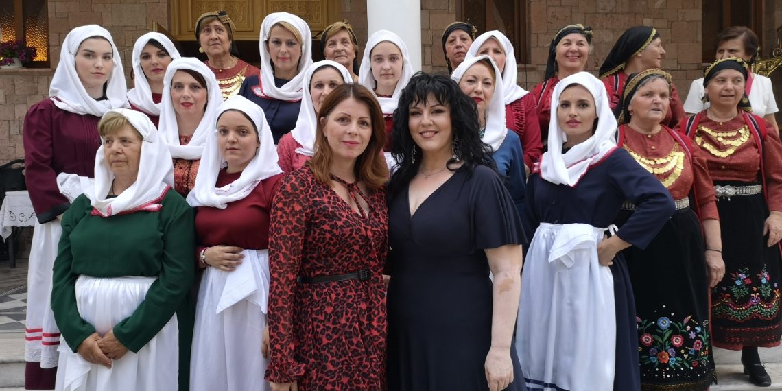 Περιοδείες ουσίας από την Κατερίνα Παπακώστα