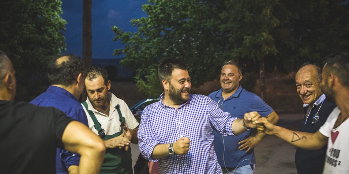 Ο Γιώργος Ηλιάδης συνεχίζει να «χτίζει» σχέσεις εμπιστοσύνης με τους κατοίκους