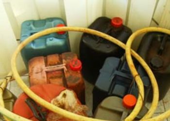 «Ρουφούσαν» το πετρέλαιο και άρπαζαν ότι έβρισκαν
