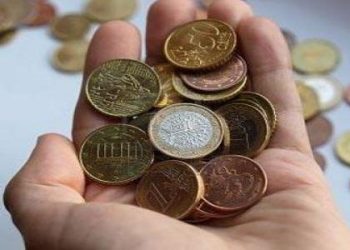 Ξέφυγε η κατάσταση με Ιερέα να επιτίθεται σε Βουλευτή μέσα στην Εκκλησία