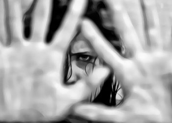 Συλλήψεις Γερμανών τουριστών στην Κρήτη για βιασμό 19χρονης