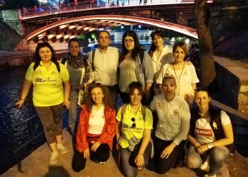 Στα …πορτοκαλί η κεντρική πεζογέφυρα των Τρικάλων