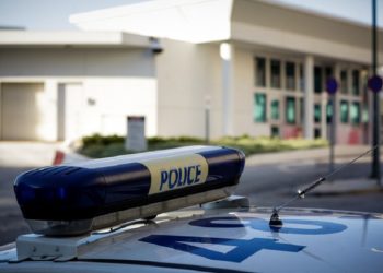 Έφοδος Αστυνομικών σε οικία