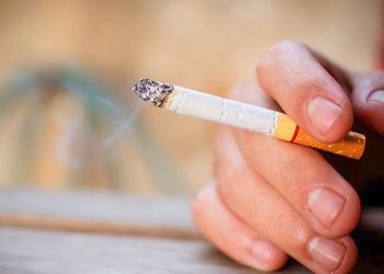 Ο Δήμαρχος Παπαστεργίου ζητά παρέμβαση  της Αστυνομίας για τους καπνιστές!