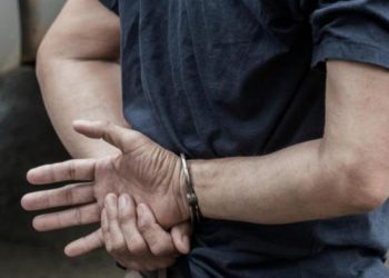 Χειροπέδες σε 54χρονο που «ξέχασε» τις οικογενειακές του υποχρεώσεις