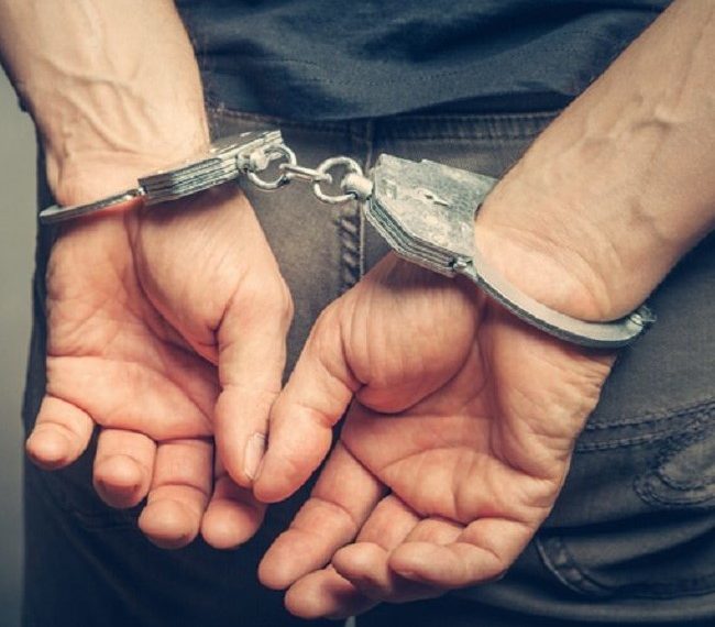 Χειροπέδες στα Τρίκαλα για καταζητούμενο