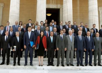 Παρέλαβε τον φάκελο του ο Κώστας Σκρέκας