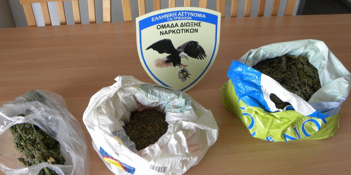 Χειροπέδες σε Τρικαλινό (και) χασισοκαλλιεργητή
