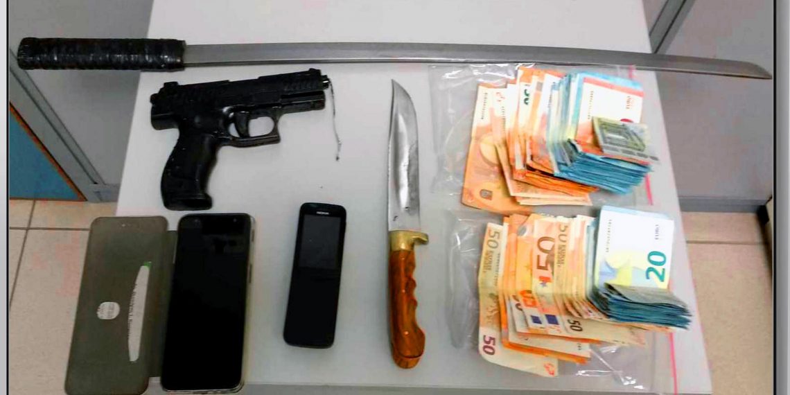 Χειροπέδες σε 3 άνδρες και γυναίκα για την ληστεία σε τράπεζα