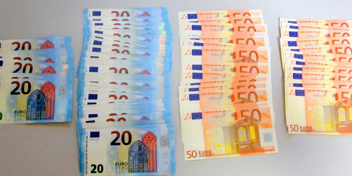Έριχναν πλαστά χαρτονομίσματα στην αγορά της Λάρισας