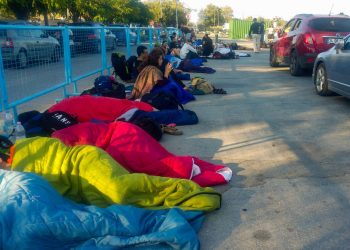 «Χαρτοπόλεμος» ανακοινώσεων εξαιτίας του χάους στην Σαμοθράκη