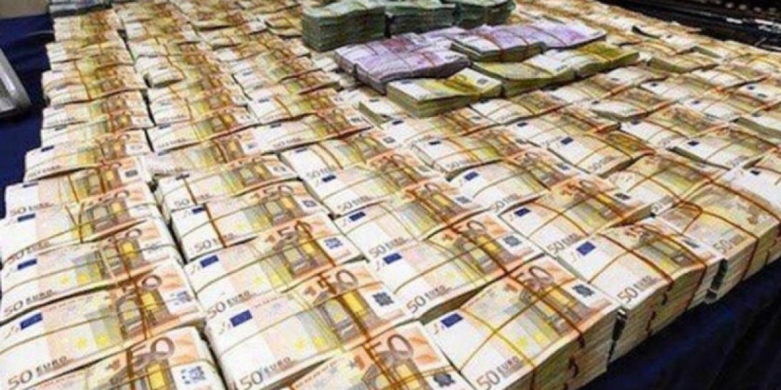 Mέσω …διαδικτύου βγήκε από τα Μνημόνια