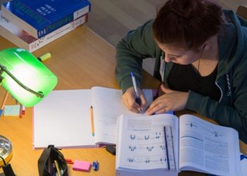 Η … «γαλάζια» πολιτική για την εισαγωγή στα Πανεπιστήμια